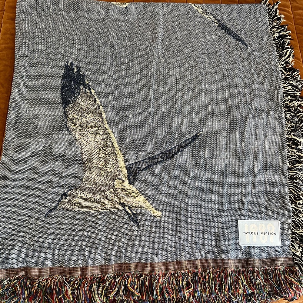 1989 (Taylor’s Version) woven seagull blanket - never used